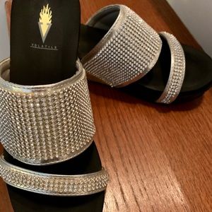 Volatile sandals